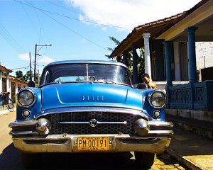A fifties-era Buick parked on a street in Cuba's westernmost province, Pinar del Río. October 1999. (Alastair Smith)