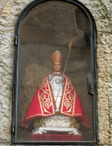 photo of a statue of San Fermin.