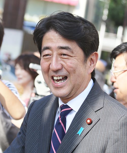 Shinzo Abe in crowd